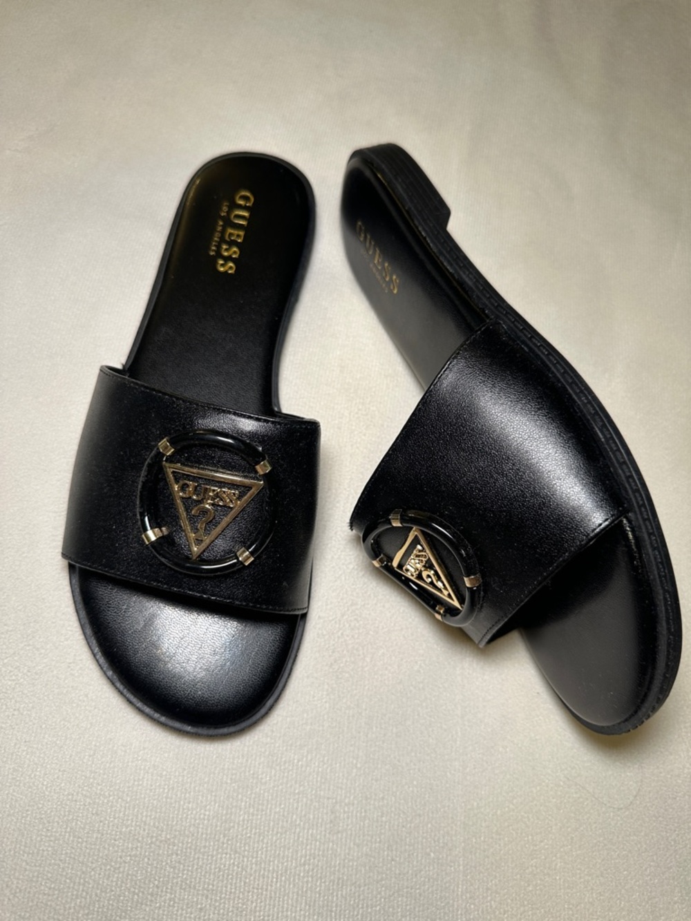 GUESS Magnify Faux-Leather Beach Slides Sandals Size 8 NWOT